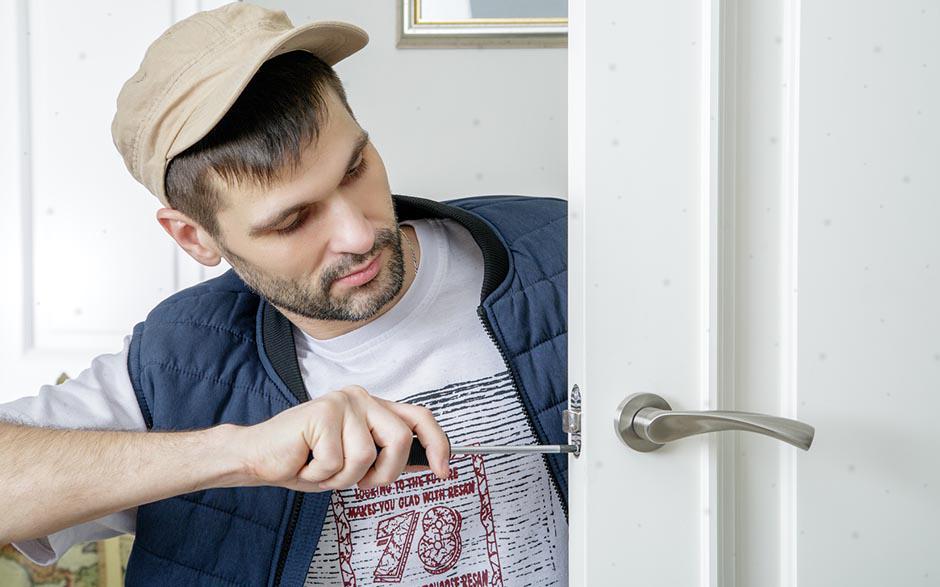 prix d'un serrurier pour ouvrir une porte Vauréal