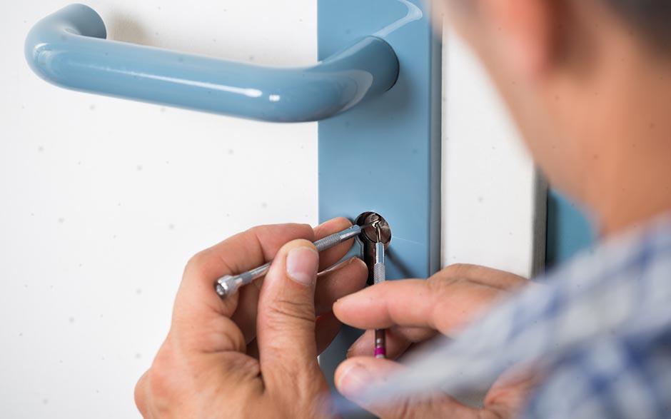 prix d'un serrurier pour ouvrir une porte Vauréal